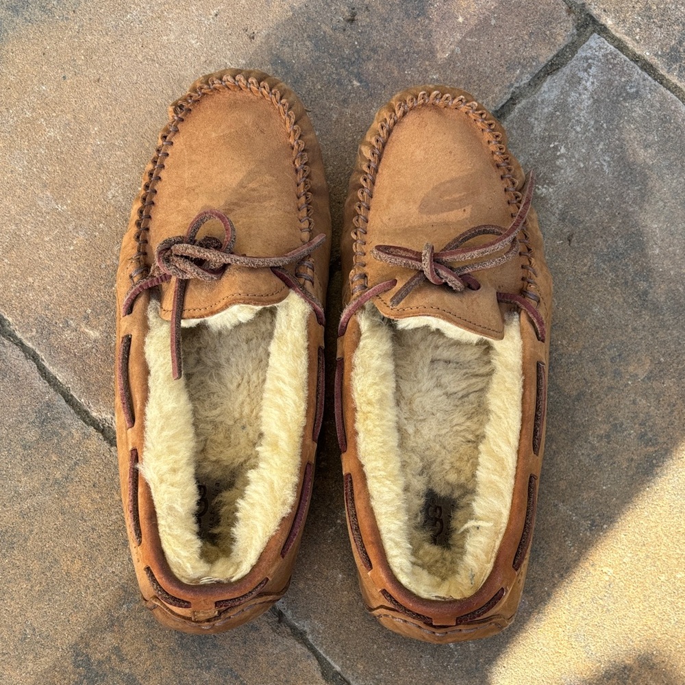 UGG Dakota Moccasin‎ Slippers with Soft Lining - Picture 7 of 9
